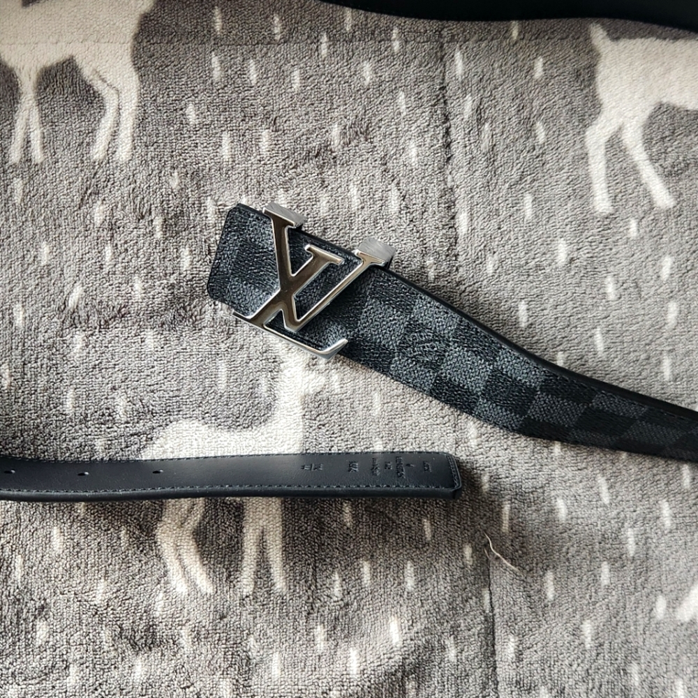Louis Vuitton Men's Black And Grey Graphite Texture Belt 125cm (Size 49)